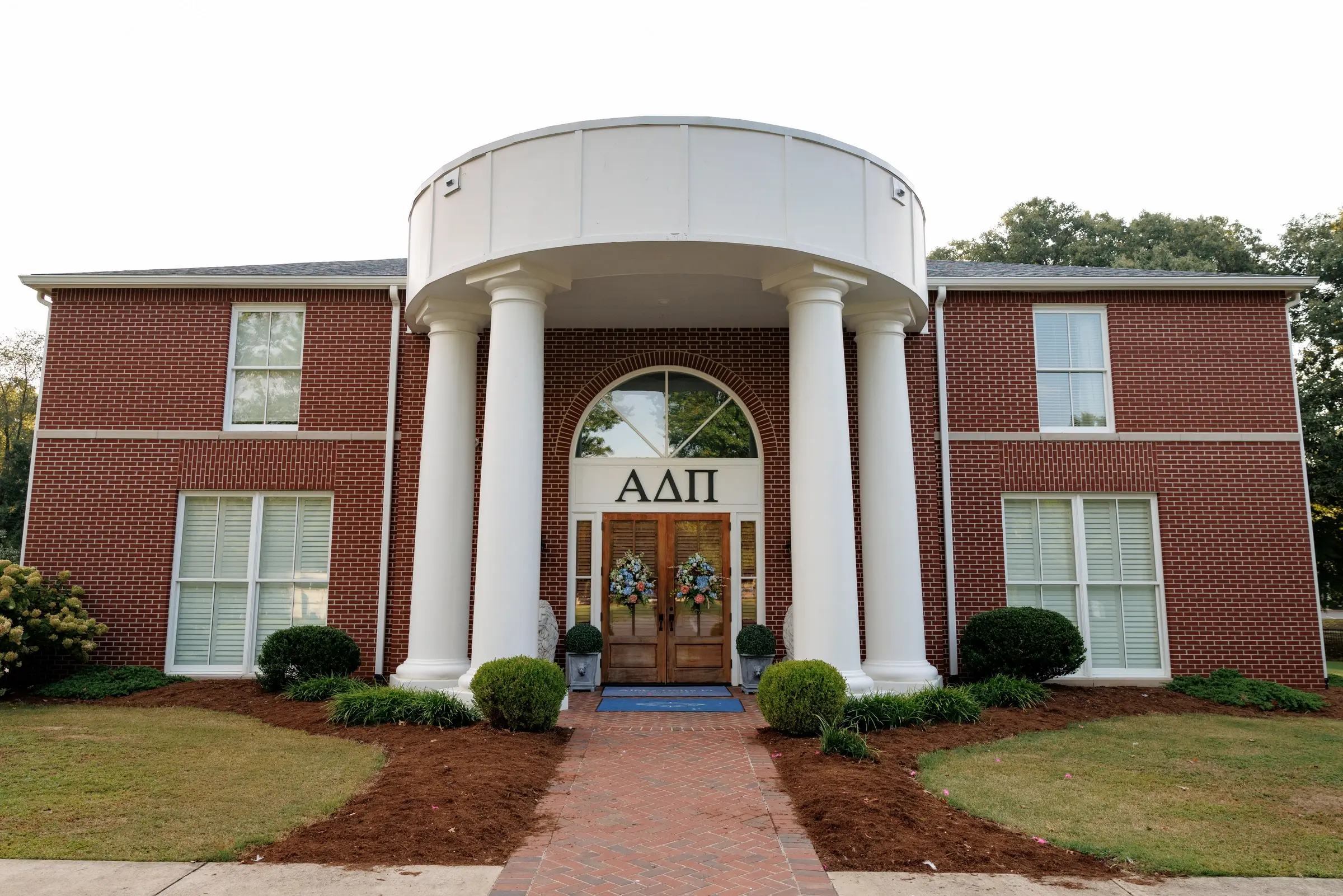 Image sorority-village-05.webp